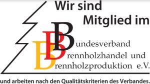 Trockenes Kaminholz als Buche/Eiche-Mix auf 2-SRM-Palette